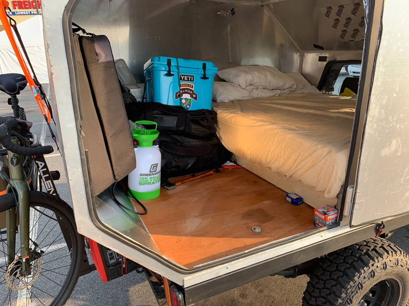 Illustration for article titled At $5,200, Is This 1987 Toyota 4X4 Custom Camper an Apocalypse Wow?